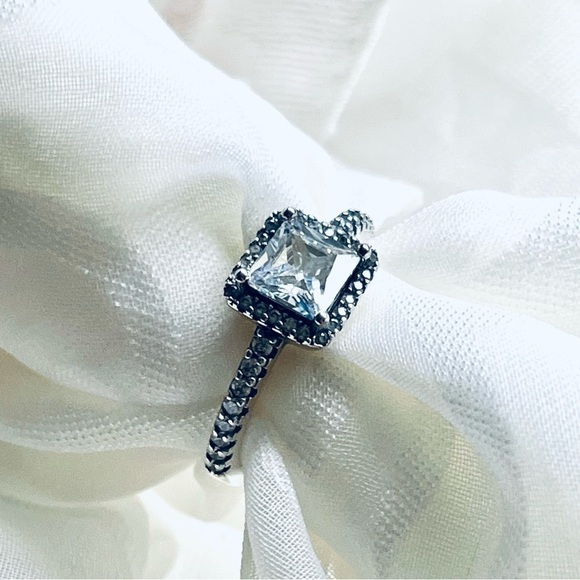 NWOT 925 Sterling Silver Sparkling Cubic Zirconia Fashion Ring - Picture 3 of 14